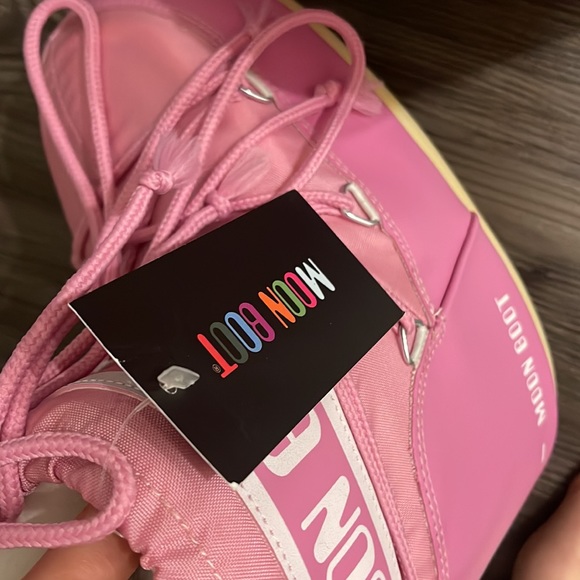 NWT Moon boot pink sold out online mini - Picture 3 of 9